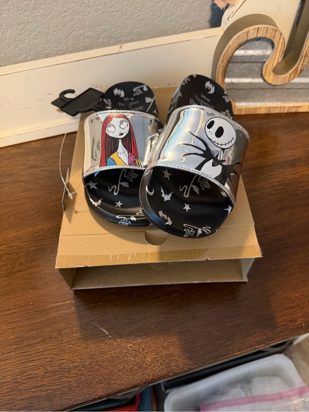 Disney The Nightmare Before Christmas Silver Jack & Sally Slide Sandals size 6